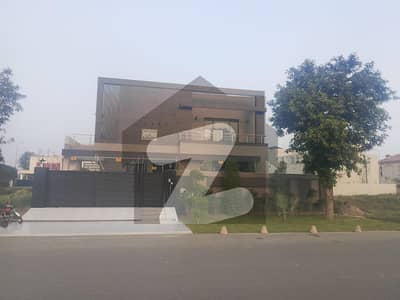 ڈی ایچ اے فیز 8 - بلاک ایس فیز 8,ڈیفنس (ڈی ایچ اے),لاہور میں 6 کمروں کا 1 کنال مکان 9.7 کروڑ میں برائے فروخت۔