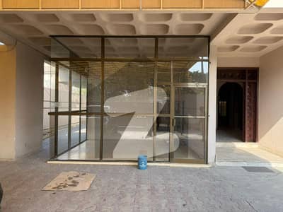 Prime 2 Kanal Commercial Building On Main Road 17 Rooms Ideal For School, Hospital, Or Office Preference Only For Brands