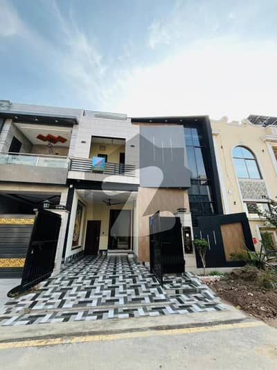 5 Marla Brand New Modern Design Lavish House For Sale In Park View City Lahore | For Discounted Price And Original Pictures Download The App "Signature Lands".
