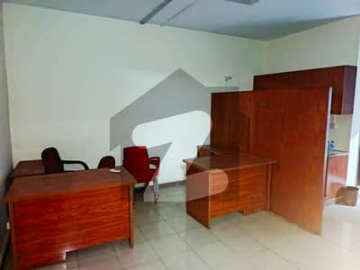 مین بلیوارڈ گلبرگ گلبرگ,لاہور میں 2 مرلہ Studio دفتر 30.0 لاکھ میں برائے فروخت۔