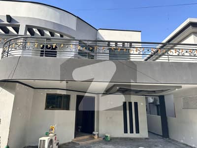 سرور روڈ کینٹ,لاہور میں 5 کمروں کا 1 کنال مکان 3.25 لاکھ میں کرایہ پر دستیاب ہے۔