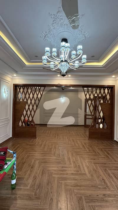 سوان گارڈن ۔ بلاک ایف سوان گارڈن,اسلام آباد میں 7 کمروں کا 1 کنال مکان 6.8 کروڑ میں برائے فروخت۔