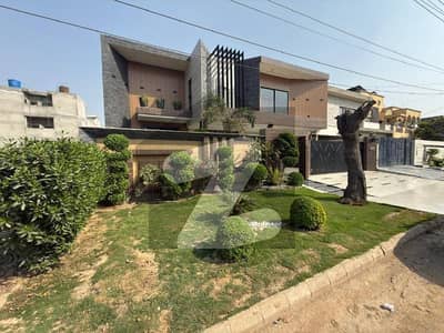 House for Sale | 1 Kanal Location: 60 Feet Road Accommodations: 5 Master Bedrooms with 6 Luxury Bathrooms Price/Demand: 875 Lac (8.75 Crore) T House for Sale | 1 Kanal Location: 60 Feet Road Accommodations: 5 Master Bedrooms with 6 Luxury Bathrooms Price/Demand: 875 Lac (8.75 Crore) T