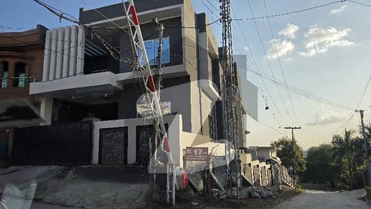 گلشن آباد راولپنڈی میں 7 کمروں کا 12 مرلہ مکان 3.75 کروڑ میں برائے فروخت۔