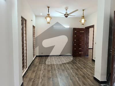 10 Marla House In Divine Garden