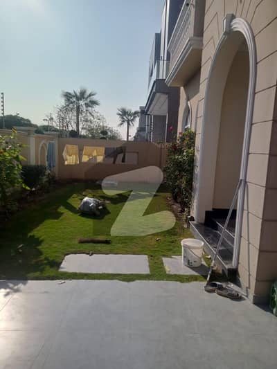 S BLOCK ONE KANAL HOUSE FOR RENT 5BEDS ALMOST NEW NEAR TO MAIN ROAD PRIME LOCATION