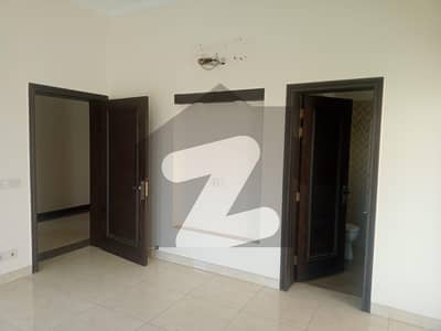 S BLOCK ONE KANAL HOUSE FOR RENT 5BEDS ALMOST NEW NEAR TO MAIN ROAD PRIME LOCATION