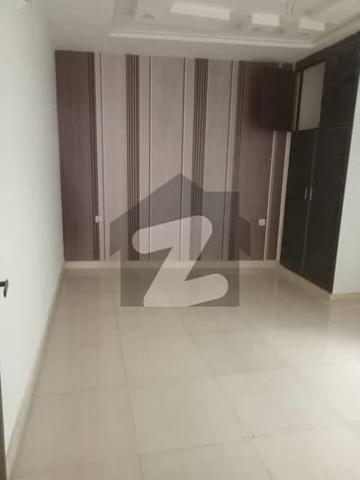 گلستان کالونی نمبر 1 فیصل آباد میں 5 کمروں کا 10 مرلہ مکان 4.5 کروڑ میں برائے فروخت۔