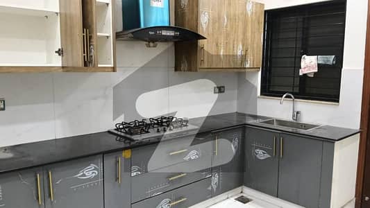 بحریہ ٹاؤن ۔ بلاک بی بی بحریہ ٹاؤن سیکٹرڈی,بحریہ ٹاؤن,لاہور میں 3 کمروں کا 5 مرلہ مکان 90.0 ہزار میں کرایہ پر دستیاب ہے۔