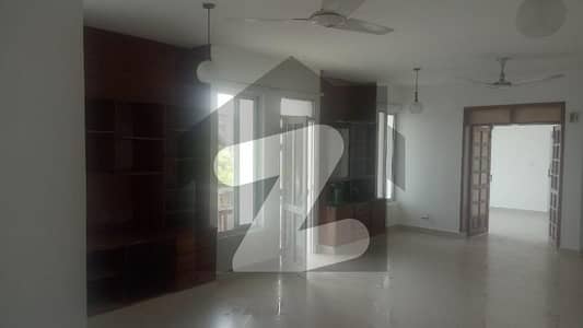 عسکری 3 راولپنڈی میں 3 کمروں کا 12 مرلہ فلیٹ 3.3 کروڑ میں برائے فروخت۔