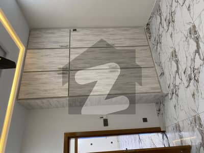 سی بی آر ٹاؤن اسلام آباد میں 3 کمروں کا 12 مرلہ بالائی پورشن 80.0 ہزار میں کرایہ پر دستیاب ہے۔