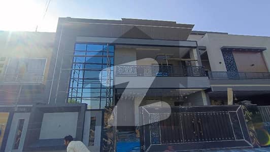 نشیمنِ اقبال فیز 2 نشیمنِ اقبال,لاہور میں 6 کمروں کا 10 مرلہ مکان 4.5 کروڑ میں برائے فروخت۔