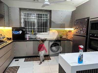 ڈی ایچ اے ڈیفینس فیز 2 ڈی ایچ اے ڈیفینس,اسلام آباد میں 5 کمروں کا 10 مرلہ مکان 7.3 کروڑ میں برائے فروخت۔