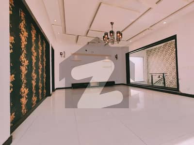 ڈی ایچ اے فیز 4 ڈیفنس (ڈی ایچ اے),لاہور میں 3 کمروں کا 1 کنال بالائی پورشن 1.35 لاکھ میں کرایہ پر دستیاب ہے۔