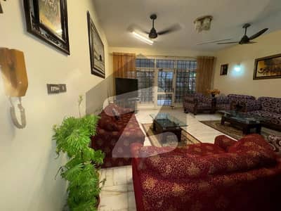 ابوالحسن اصفہا نی روڈ کراچی میں 7 کمروں کا 2 کنال مکان 17.0 کروڑ میں برائے فروخت۔