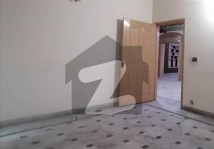 In Faisal Town - Block D Upper Portion Sized 6 Marla For rent