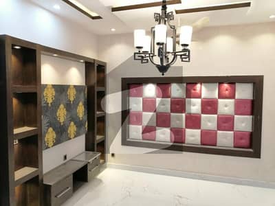 بحریہ ٹاؤن عمر بلاک بحریہ ٹاؤن سیکٹر B,بحریہ ٹاؤن,لاہور میں 4 کمروں کا 8 مرلہ مکان 2.8 کروڑ میں برائے فروخت۔