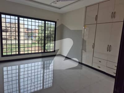 ڈی ایچ اے ڈیفینس فیز 2 ڈی ایچ اے ڈیفینس,اسلام آباد میں 3 کمروں کا 1 کنال بالائی پورشن 1.2 لاکھ میں کرایہ پر دستیاب ہے۔