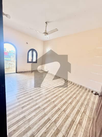 ڈی ایچ اے فیز 5 ڈی ایچ اے ڈیفینس,کراچی میں 4 کمروں کا 9 مرلہ فلیٹ 1.6 لاکھ میں کرایہ پر دستیاب ہے۔ ڈی ایچ اے فیز 5 ڈی ایچ اے ڈیفینس,کراچی میں 4 کمروں کا 9 مرلہ فلیٹ 1.6 لاکھ میں کرایہ پر دستیاب ہے۔