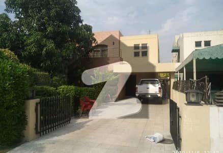 بحریہ ٹاؤن سفاری ولاز بحریہ ٹاؤن سیکٹر B,بحریہ ٹاؤن,لاہور میں 4 کمروں کا 12 مرلہ مکان 3.3 کروڑ میں برائے فروخت۔