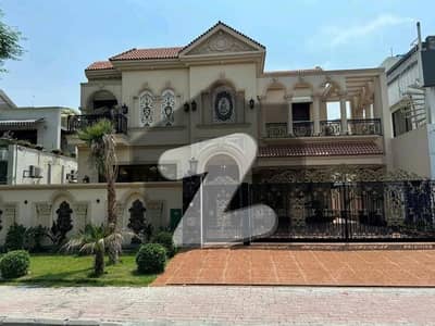 بحریہ ٹاؤن ۔ بابر بلاک بحریہ ٹاؤن سیکٹر A,بحریہ ٹاؤن,لاہور میں 1 کنال مکان 7.0 کروڑ میں برائے فروخت۔