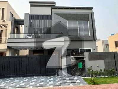 بحریہ ٹاؤن چمبیلی بلاک بحریہ ٹاؤن سیکٹر سی,بحریہ ٹاؤن,لاہور میں 5 کمروں کا 10 مرلہ مکان 3.0 کروڑ میں برائے فروخت۔