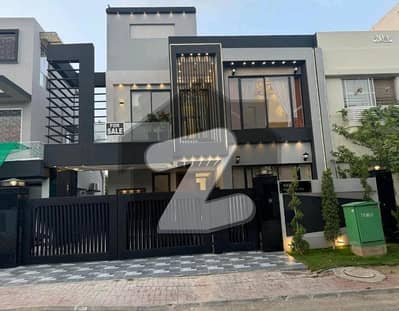 A PRIME LOCATION 10 MARLA LUXURY HOUSE FOR SALE IN JASMINE BLOCK SECTOR C BAHRIA TOWN LAHORE