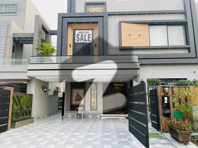 بحریہ ٹاؤن گلمہر بلاک بحریہ ٹاؤن سیکٹر سی,بحریہ ٹاؤن,لاہور میں 5 کمروں کا 10 مرلہ مکان 3.5 کروڑ میں برائے فروخت۔