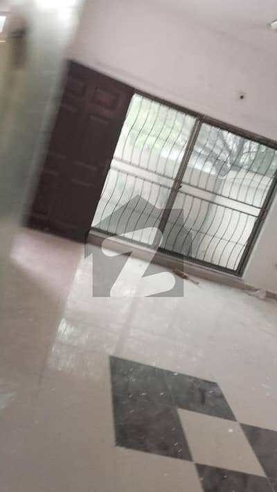 Beautiful House Available For Sale In Askari 10 SEC E LAHORE  Near To Park  Near to market