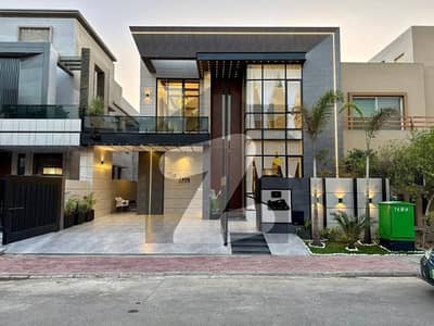 بحریہ ٹاؤن اوورسیز A بحریہ ٹاؤن اوورسیز انکلیو,بحریہ ٹاؤن,لاہور میں 5 کمروں کا 10 مرلہ مکان 4.5 کروڑ میں برائے فروخت۔