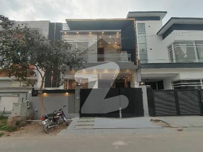 Ready To Buy A On Excellent Location House 5 Marla In Lahore