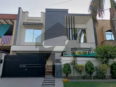 10 Marla Luxury House for Sale in Johar Town Hot Location