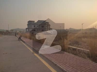 10 marla Boulevard Street corner Plot for sale