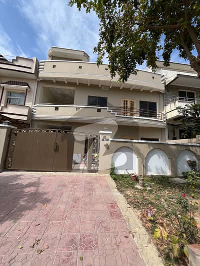 جی ۔ 13/3 جی ۔ 13,اسلام آباد میں 3 کمروں کا 10 مرلہ بالائی پورشن 1.0 لاکھ میں کرایہ پر دستیاب ہے۔