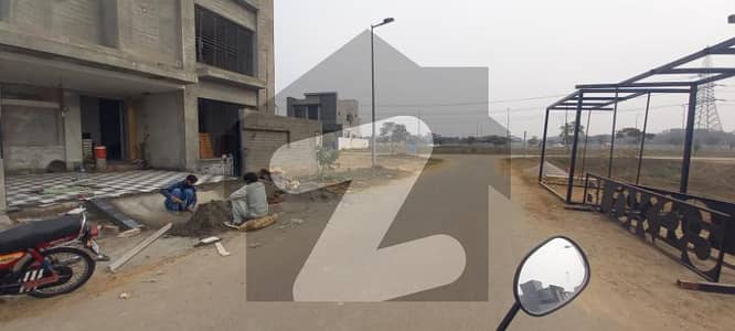 ڈی ایچ اے 9 ٹاؤن ۔ بلاک اے ڈی ایچ اے 9 ٹاؤن,ڈیفنس (ڈی ایچ اے),لاہور میں 5 مرلہ رہائشی پلاٹ 1.38 کروڑ میں برائے فروخت۔