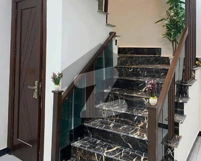 ایم پی سی ایچ ایس ۔ بلاک ایف ایم پی سی ایچ ایس ۔ ملٹی گارڈنز,بی ۔ 17,اسلام آباد میں 5 مرلہ مکان 2.6 کروڑ میں برائے فروخت۔