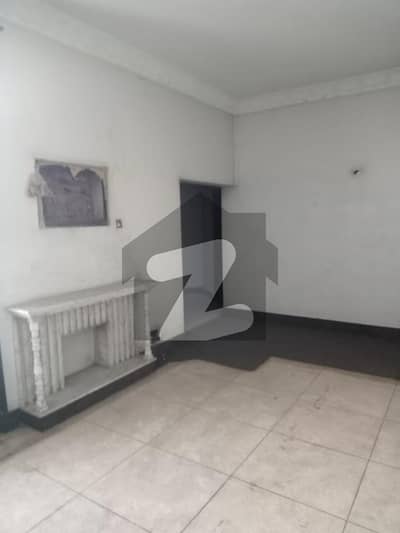 گارڈن ٹاؤن لاہور میں 8 کمروں کا 2 کنال عمارت 15.0 لاکھ میں کرایہ پر دستیاب ہے۔