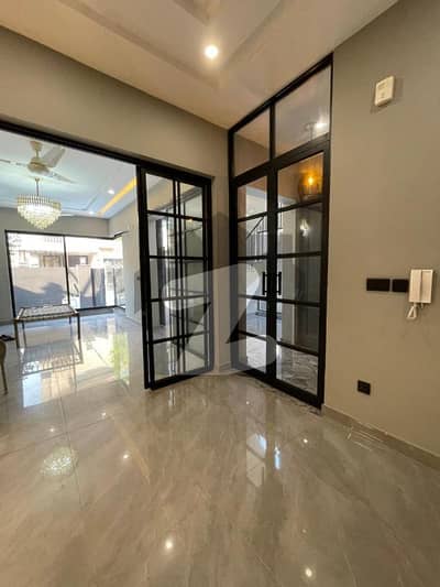 10 Marla Elegant House For Sale | Lake City