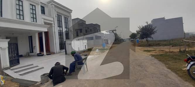 ڈی ایچ اے 9 ٹاؤن ۔ بلاک اے ڈی ایچ اے 9 ٹاؤن,ڈیفنس (ڈی ایچ اے),لاہور میں 5 مرلہ رہائشی پلاٹ 1.45 کروڑ میں برائے فروخت۔