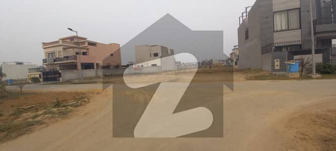 ڈی ایچ اے 9 ٹاؤن ۔ بلاک سی ڈی ایچ اے 9 ٹاؤن,ڈیفنس (ڈی ایچ اے),لاہور میں 10 مرلہ رہائشی پلاٹ 2.75 کروڑ میں برائے فروخت۔