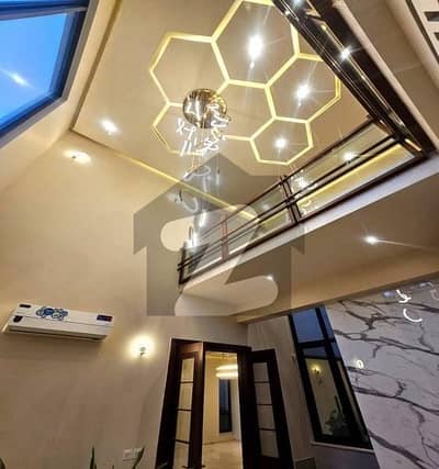 ایف ۔ 7 اسلام آباد میں 5 کمروں کا 1 کنال مکان 21.0 لاکھ میں کرایہ پر دستیاب ہے۔