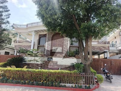 G-11 600 Yard 4 Bed Upper Portion Separate Gate For Rent