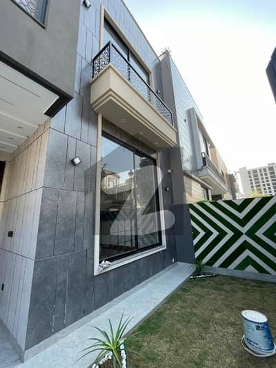 10 Marla Modern Style House For Sale | Lake City