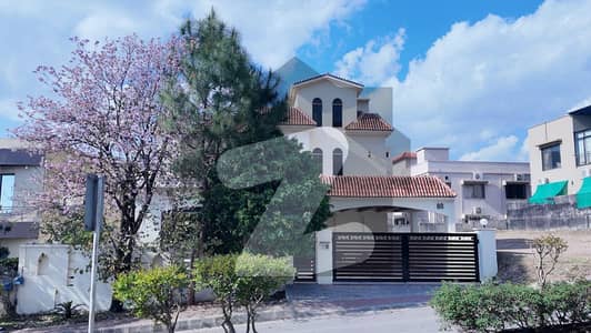 Luxurious 1 Kanal Single Unit House For Rent In Bahria Town Phase 3 Rawalpindi 6 Bedroom Luxury Living