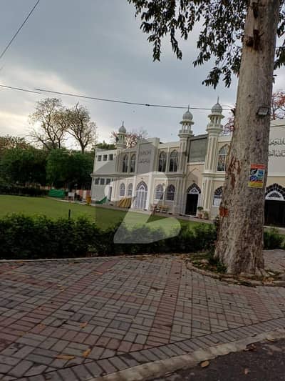 کینٹ لاہور میں 1 کنال رہائشی پلاٹ 9.0 کروڑ میں برائے فروخت۔