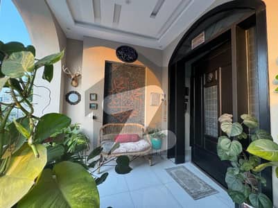 100% Original Picture 1 Year Old Kanal Slightly Used Modern House For Sale In DHA Phase 7 Near To Carrefour