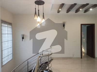 ایف ۔ 8 اسلام آباد میں 6 کمروں کا 1 کنال مکان 5.8 لاکھ میں کرایہ پر دستیاب ہے۔