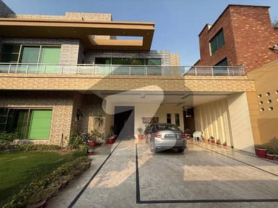 ویلینشیاء ہاؤسنگ سوسائٹی لاہور میں 6 کمروں کا 1 کنال مکان 7.5 کروڑ میں برائے فروخت۔