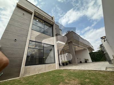 بش ایگزیکٹو ولاز ملتان میں 5 کمروں کا 12 مرلہ مکان 3.95 کروڑ میں برائے فروخت۔