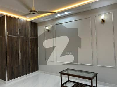 ایل ڈی اے ایوینیو ۔ بلاک جے ایل ڈی اے ایوینیو,لاہور میں 3 کمروں کا 10 مرلہ مکان 70.0 ہزار میں کرایہ پر دستیاب ہے۔